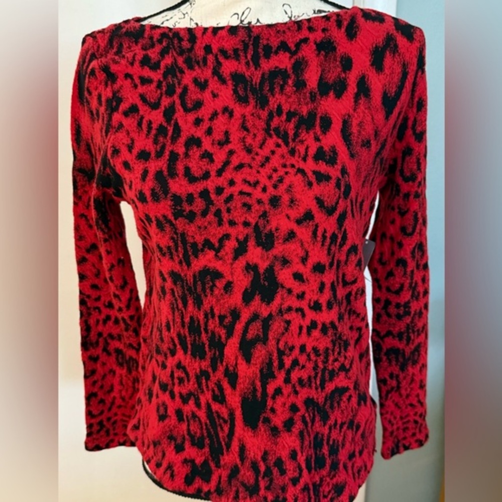 Chico’s red camo sweater NWT❤️